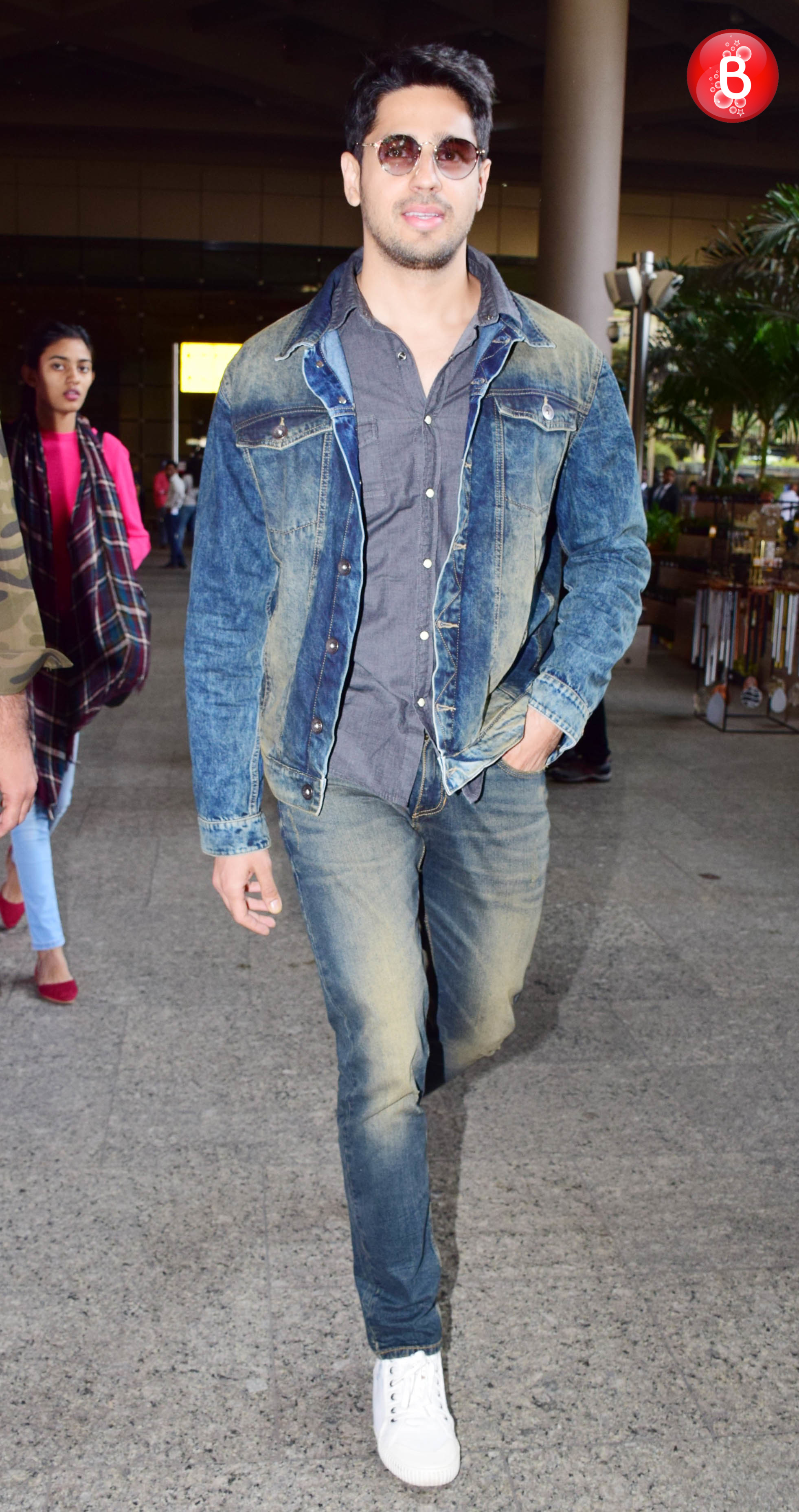 Sidharth Malhotra airport look