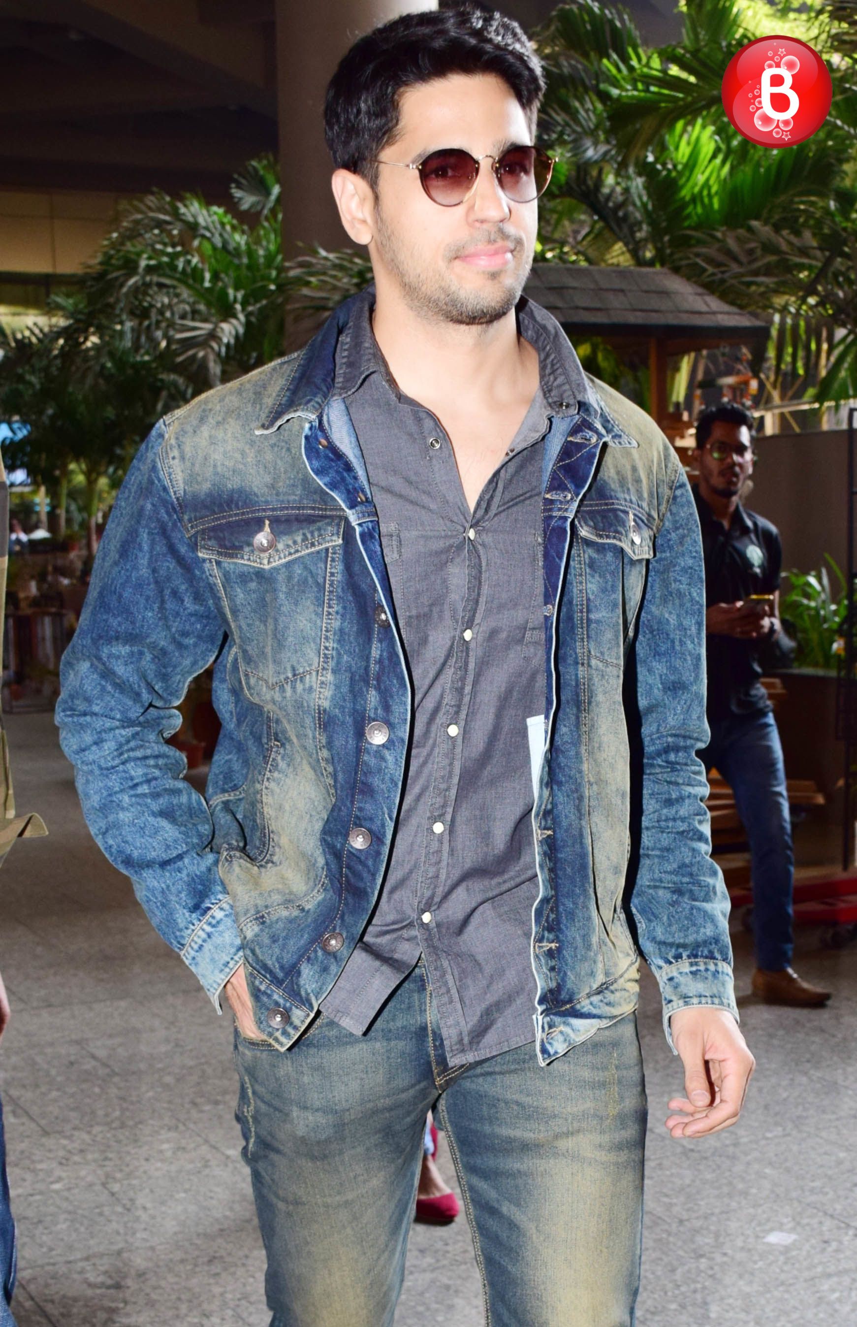 Sidharth Malhotra airport look