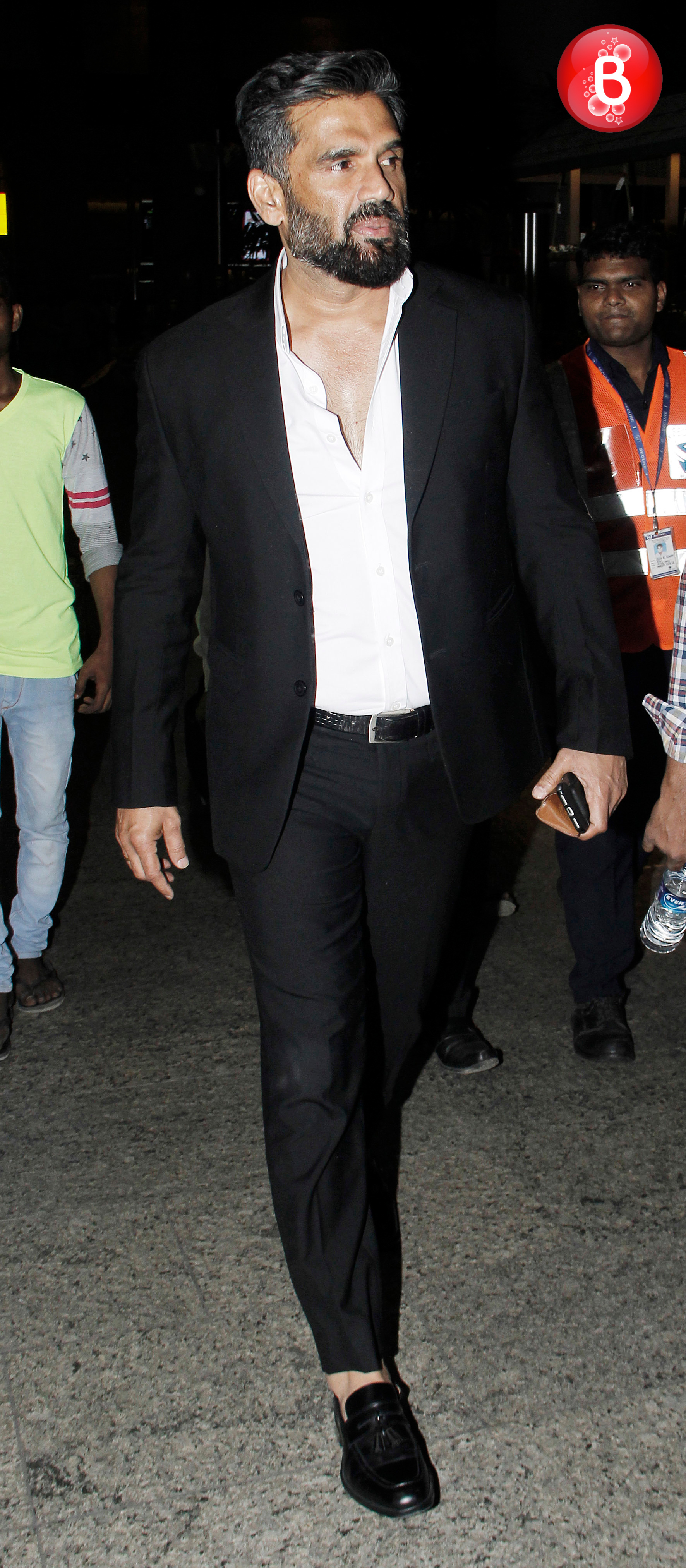 Suniel Shetty at airport
