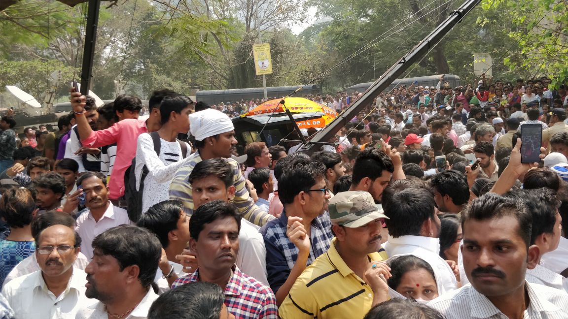 fans try to visit Sridevi mortal remains