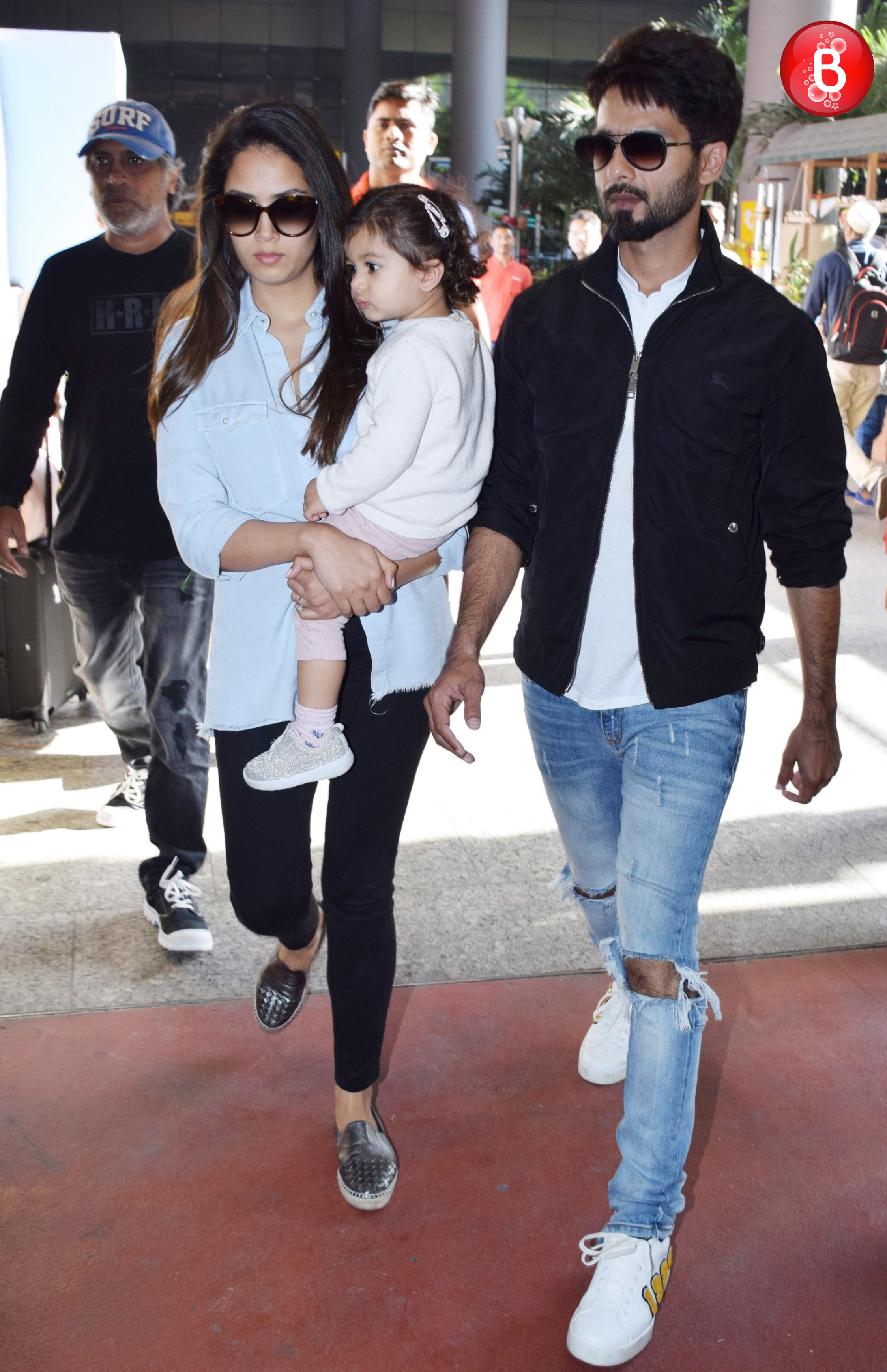 Shahid Kapoor spotted at the airport along with his family