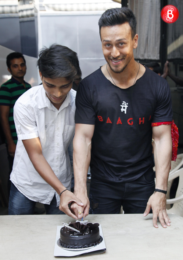 Tiger Shroff cuts his birthday cake in advance pictures