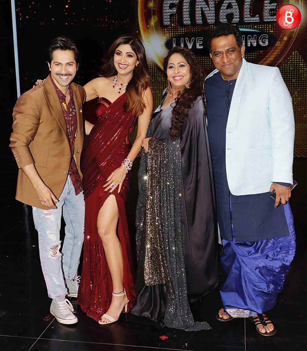 Varun Dhawan and Shilpa Shetty, Super Dancer pictures