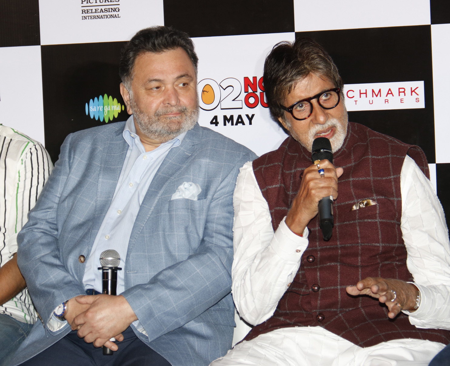 Amitabh Bachchan & Rishi Kapoor Grace Badumbaaa Song Launch In Style!