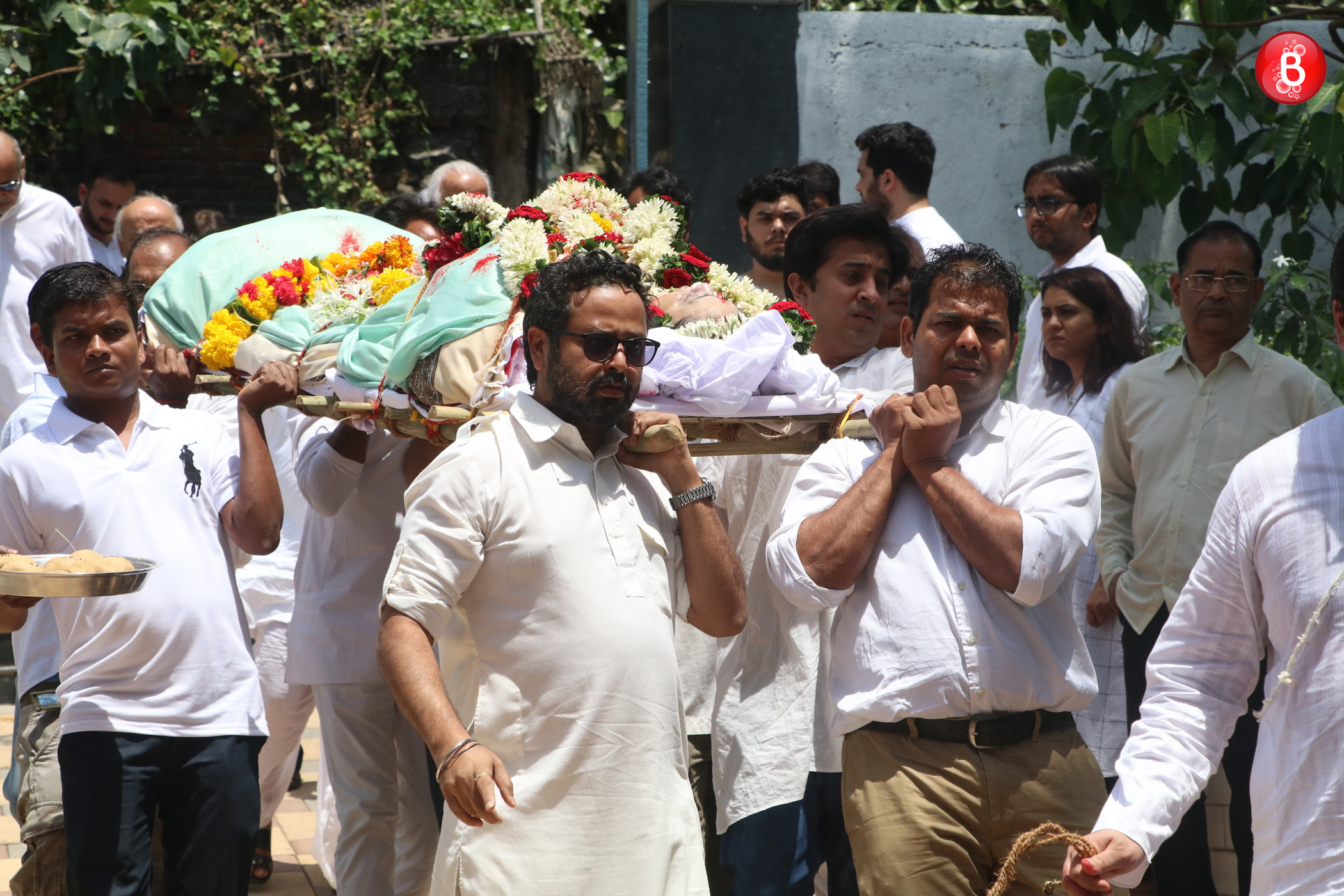 Filmmaker Nikkhil Advani’s mother's funeral pictures