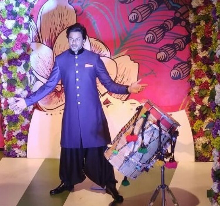 Shah Rukh Khan wax statue in Madame Tussauds Delhi Images