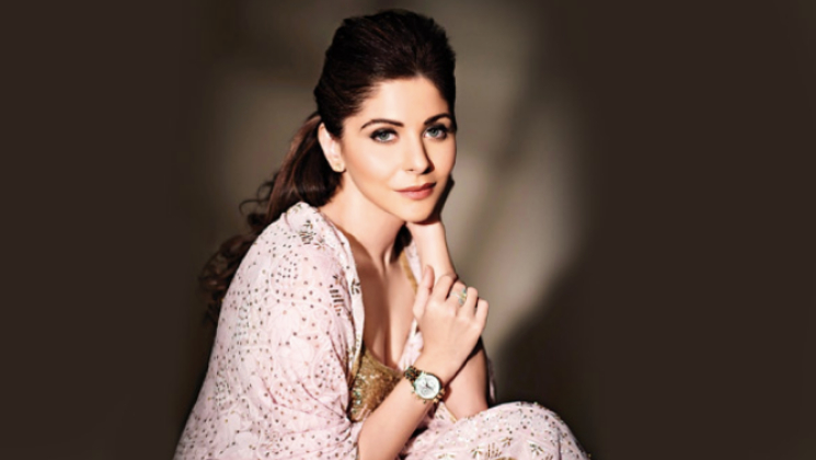 Singer Kanika Kapoor gets into a legal trouble!