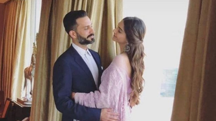 This photo of newlywed Sonam Kapoor and Anand Ahuja will make you go aww!