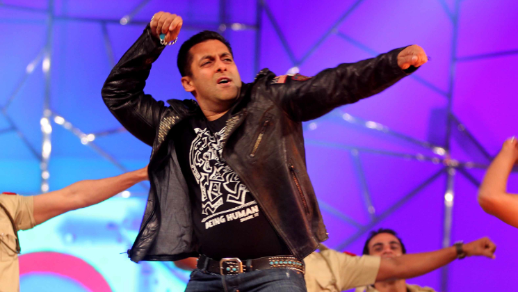 Video: Salman Khan dancing to the tunes of 'Boom Floss' is all things cute!