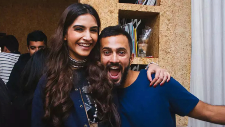Sonam Kapoor and Anand Ahuja get mushy in London for the holidays