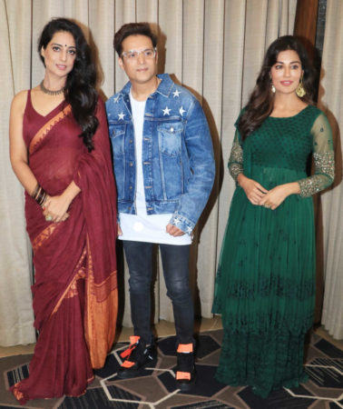 Mahie Gill with Saheb Biwi Aur Gangster 3 co-stars