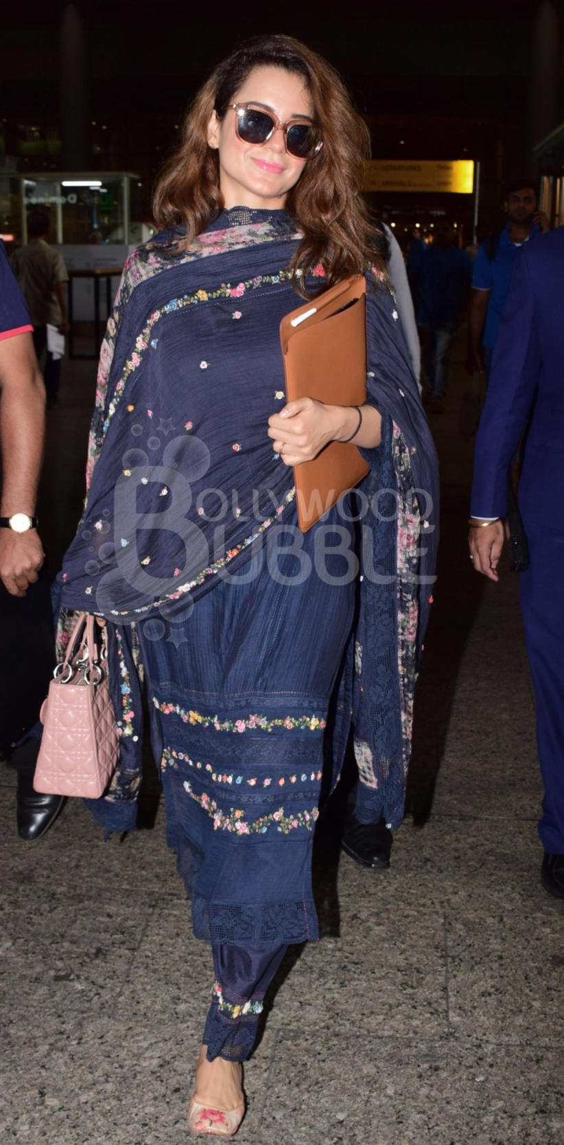 kangana ranaut mumbai airport