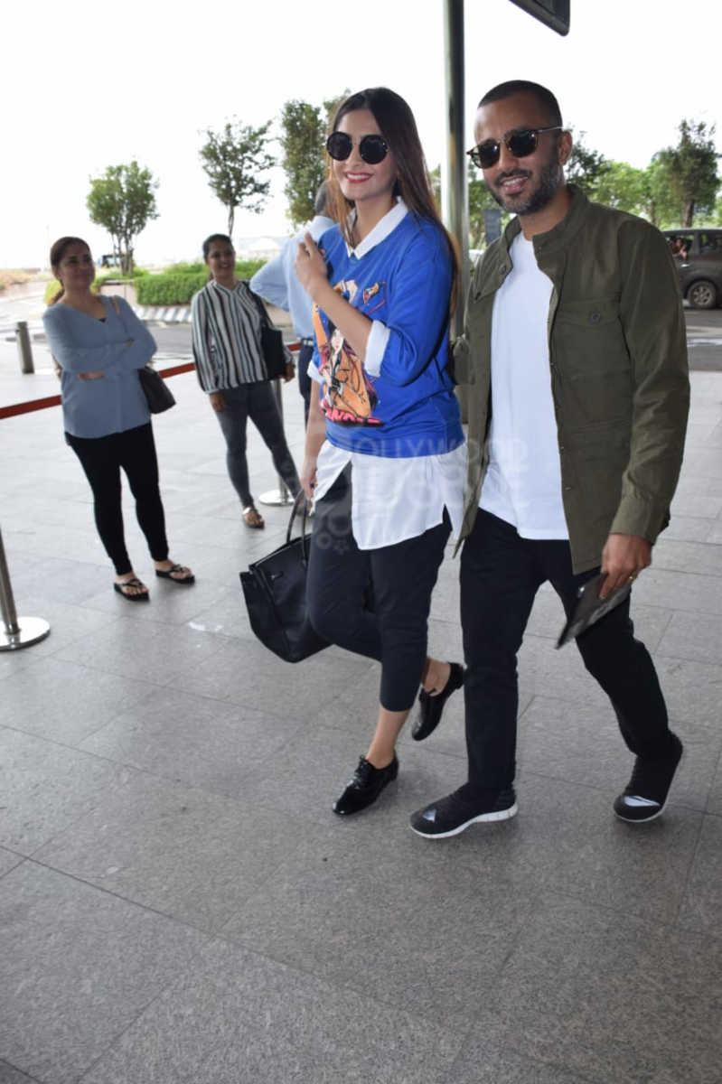 sonam anand airport look