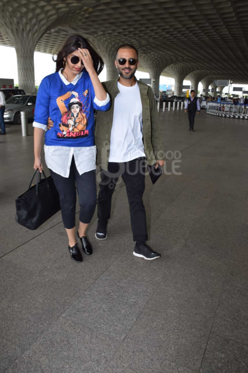 sonam anand airport look