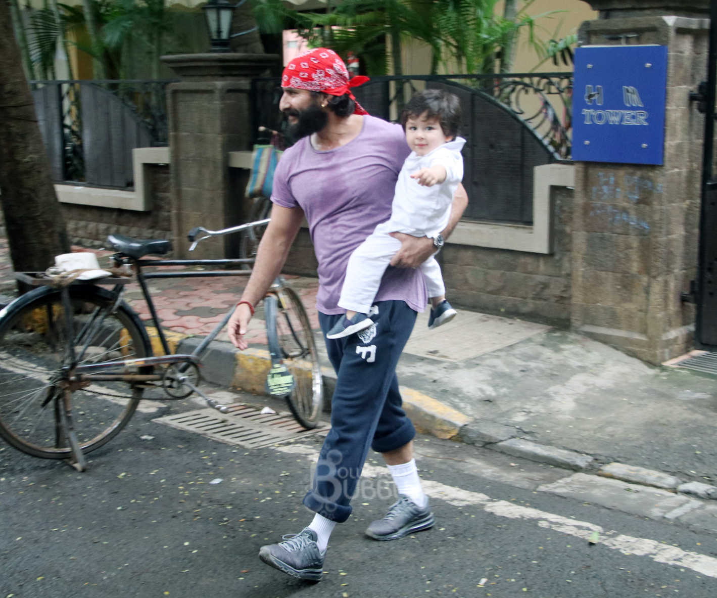 taimur saif spotted august 15