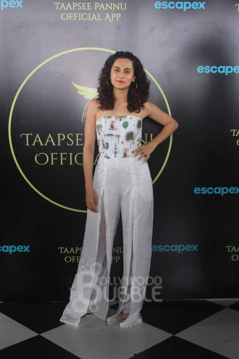 taapsee pannu mobile app pics