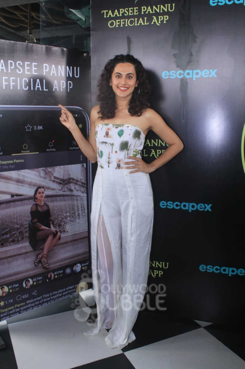 taapsee pannu mobile app pics