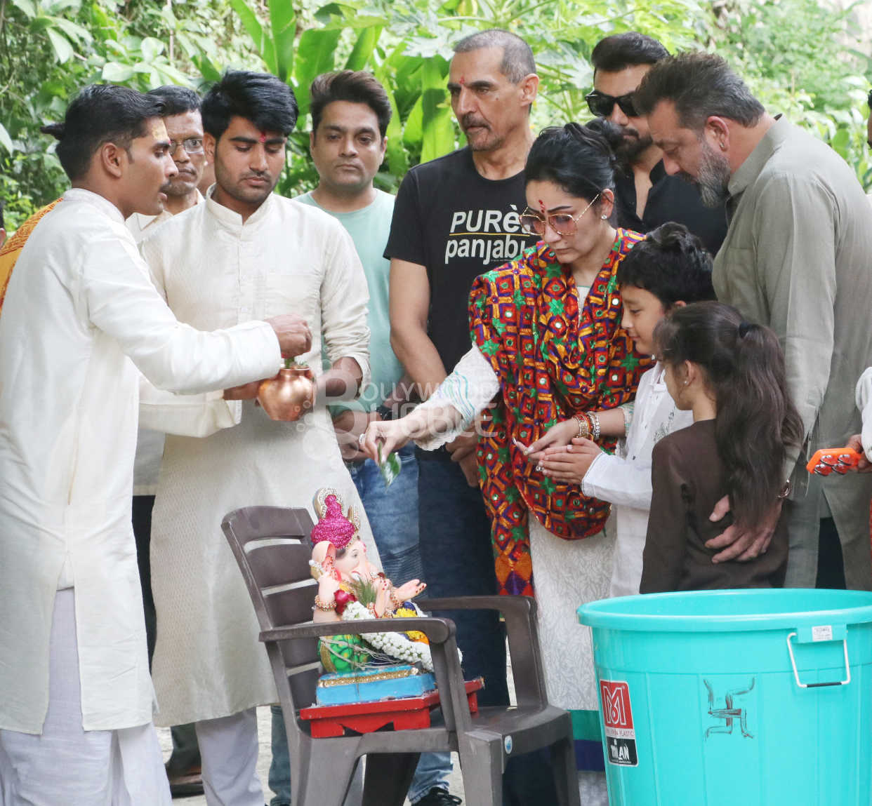 sanjay dutt maanayata dutta celebrates eco friendly ganpati visarjan 2018