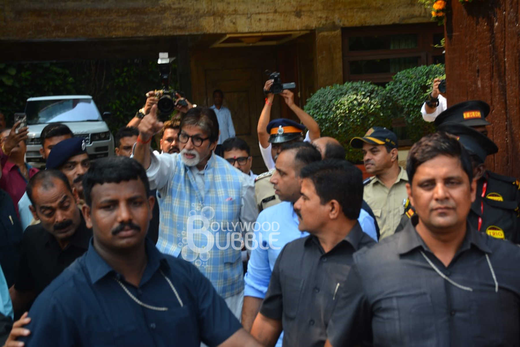 Amitabh Bachchan 76th birthday Jalsa Spotted