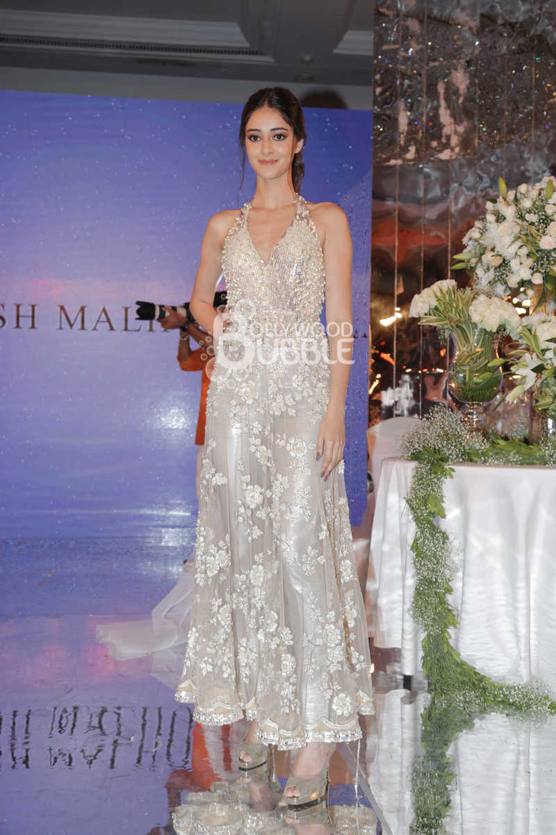 Manish Malhotra Fashion Show Kiara Advani Kartik Aaryan