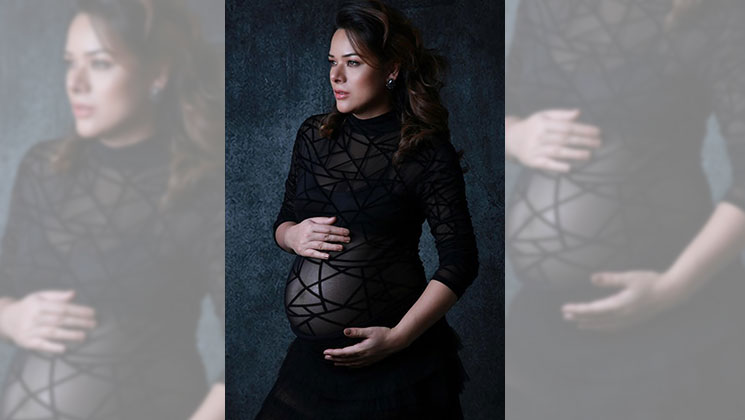 Udita Goswami pregnancy photo shoot