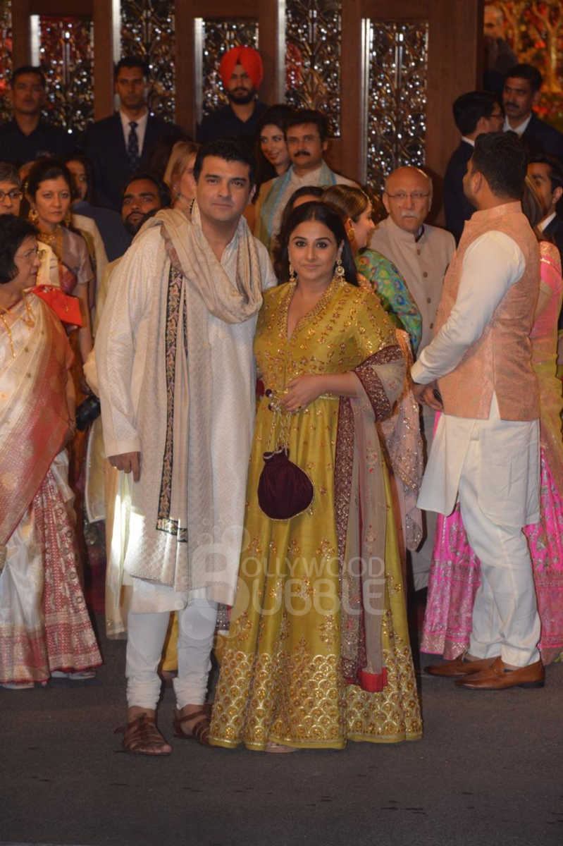 Isha Ambani anand piramal wedding bollywood stars pictures