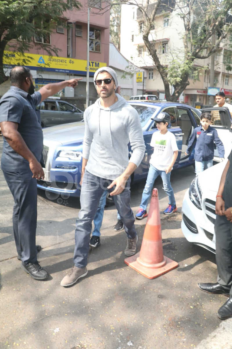 hrithik lunch date sussanne sons