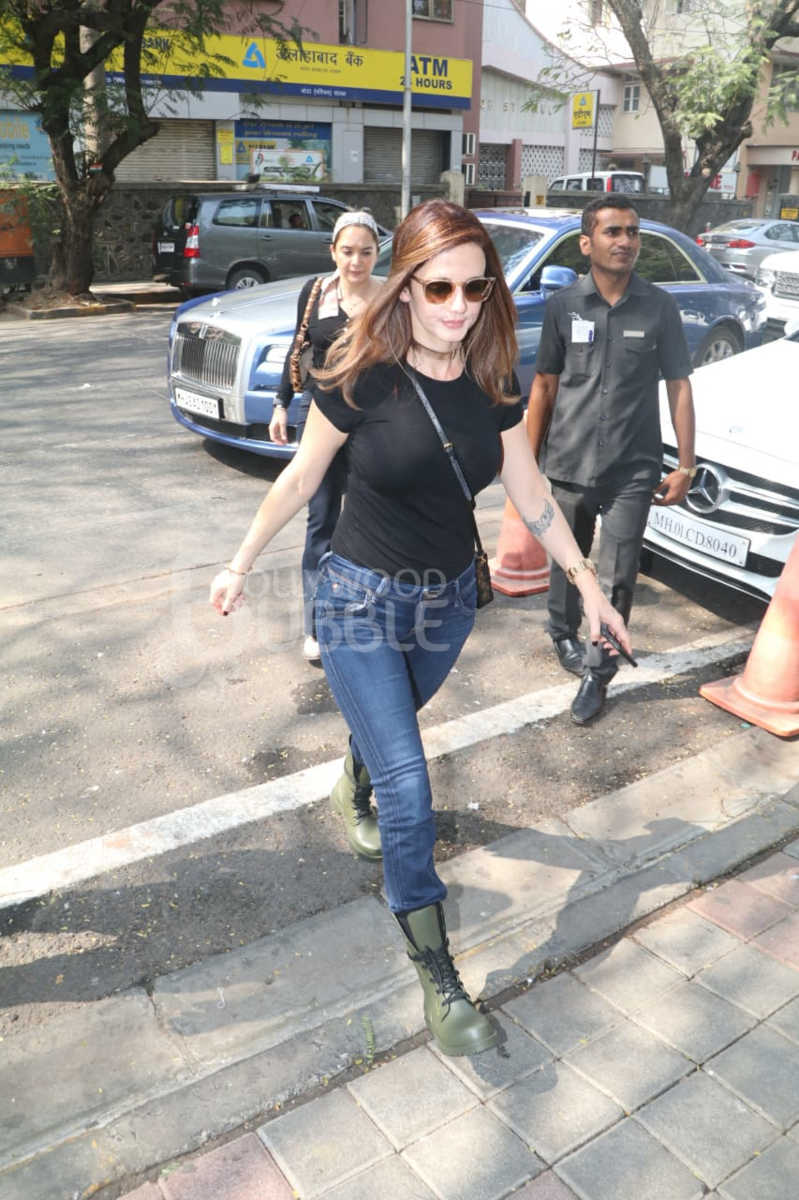 hrithik lunch date sussanne sons