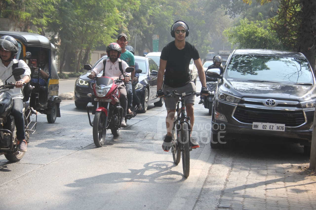 pics ishaan cycle mumbai street