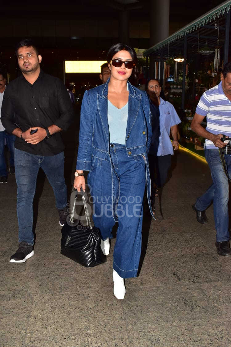 Kareena Kapoor acing the denim-on-denim look | Kareena Kapoor, denim,  summer | #KareenaKapoorKhan rocks denim-on-denim look and it's perfect for  this summer. #bollywood #kareenakapoor #celebspotted | By TIMES NOWFacebook