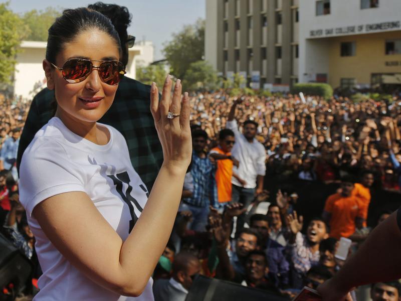 Kareena Kapoor fans reaction on meeting her
