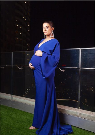 Surveen Chawla pregnancy photoshoot