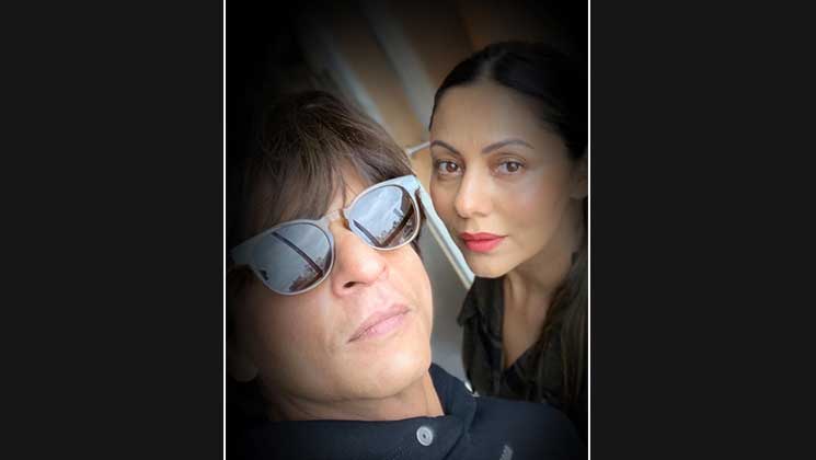 Shah Rukh Khan Gauri Khan selfie
