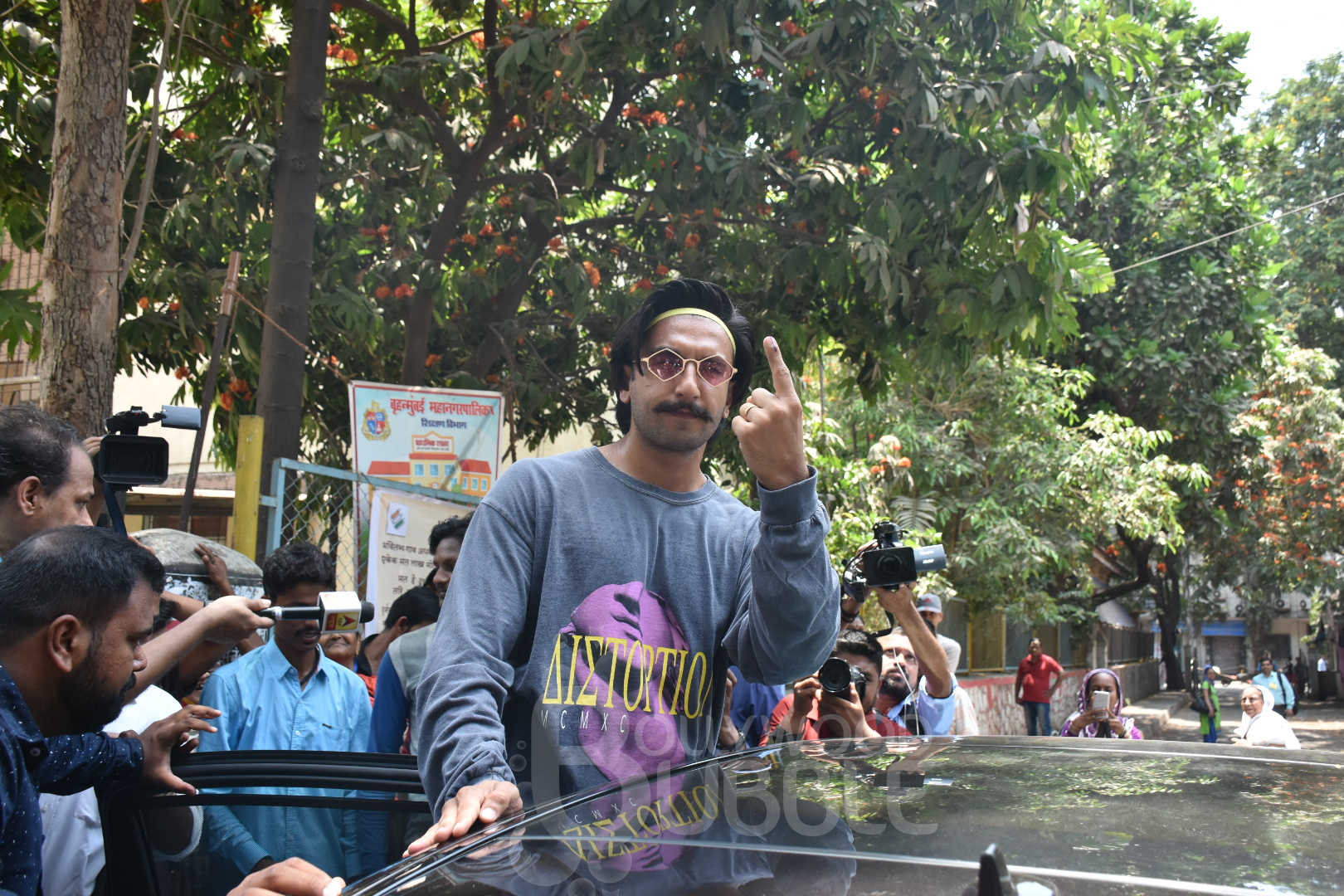 ranveer singh father jagjit singh bhavnani vote mumbai
