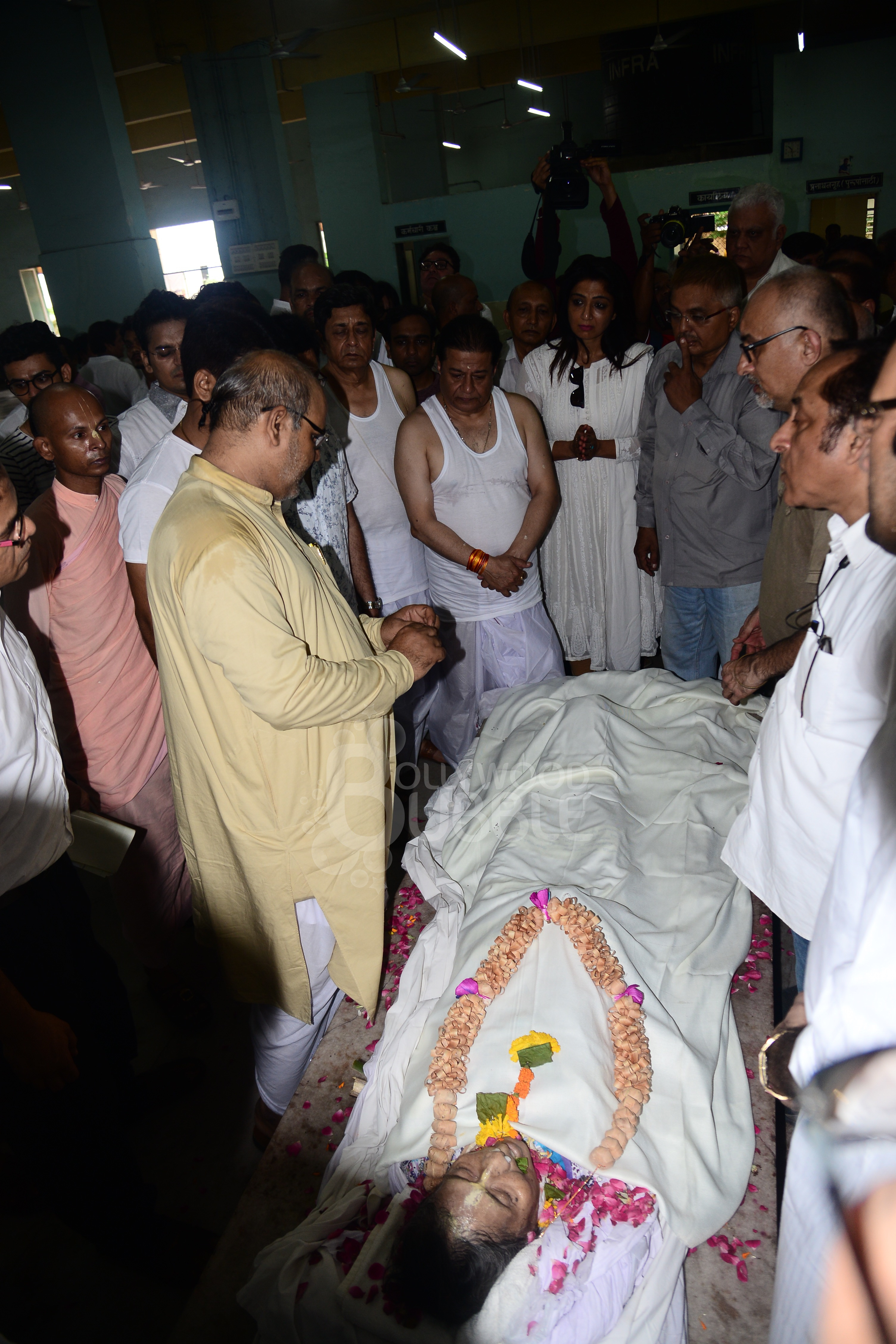 Anup Jalota's mom funeral