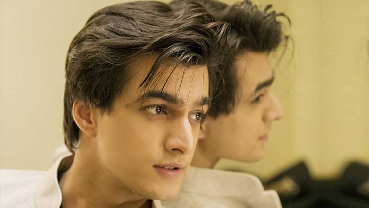 Fans are awestruck by Mohsin Khan's physique after he posts a mirror selfie  | NewsTrack English 1