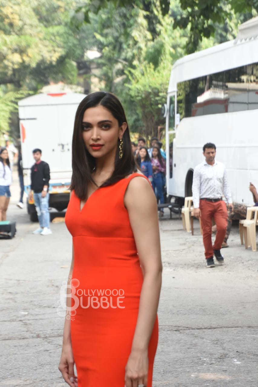 White Co-Ord Or Orange Gown: Which Cannes 2022 Look Of Deepika Padukone Is  Your Favourite?