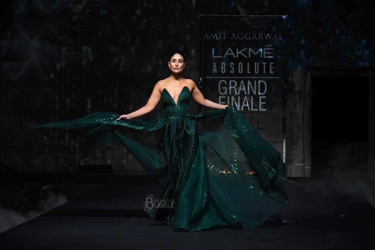 Kareena Kapoor Lakme Fashion Week 2020