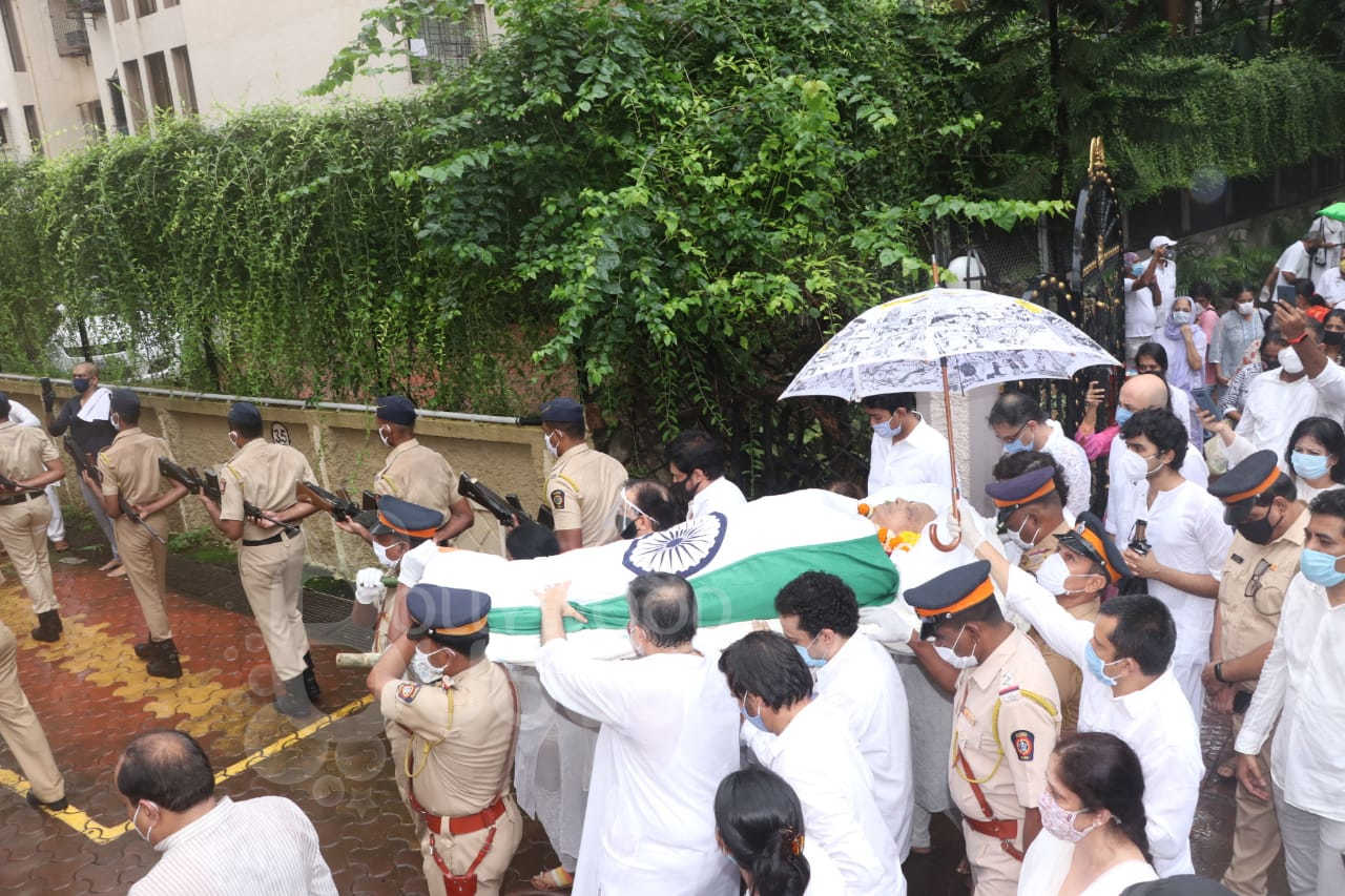 Pandit Jasraj's mortal remains taken for cremation