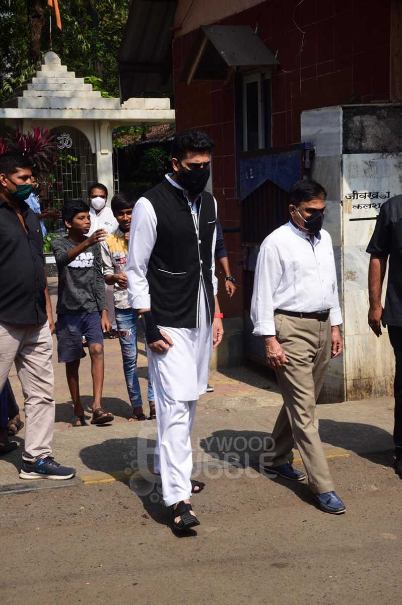 bunty walia father funeral abhishek bachchan