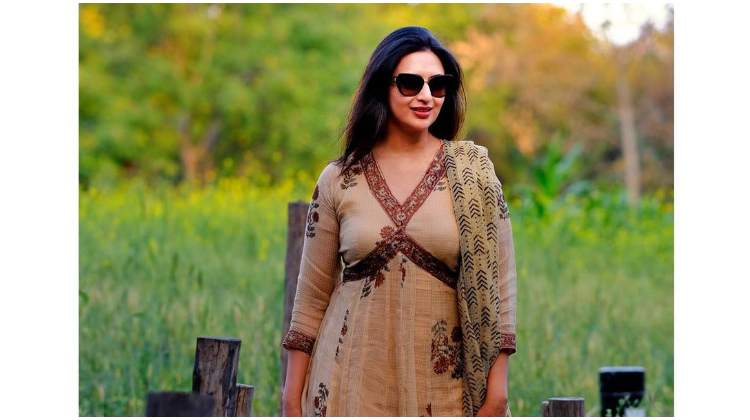 Divyanka Tripathi welcomes the summers in an ethnic look as she poses amid nature; see pics