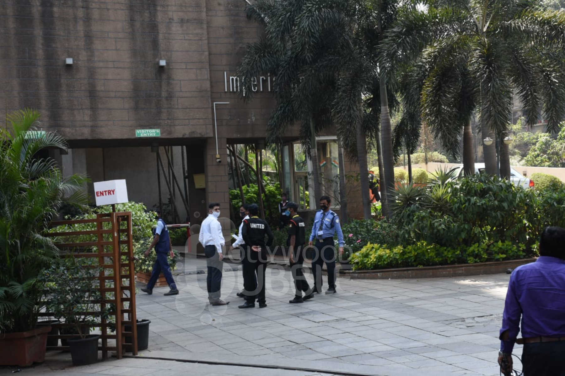 IT department raids Taapsee Pannu and Anurag Kashyap's Mumbai properties