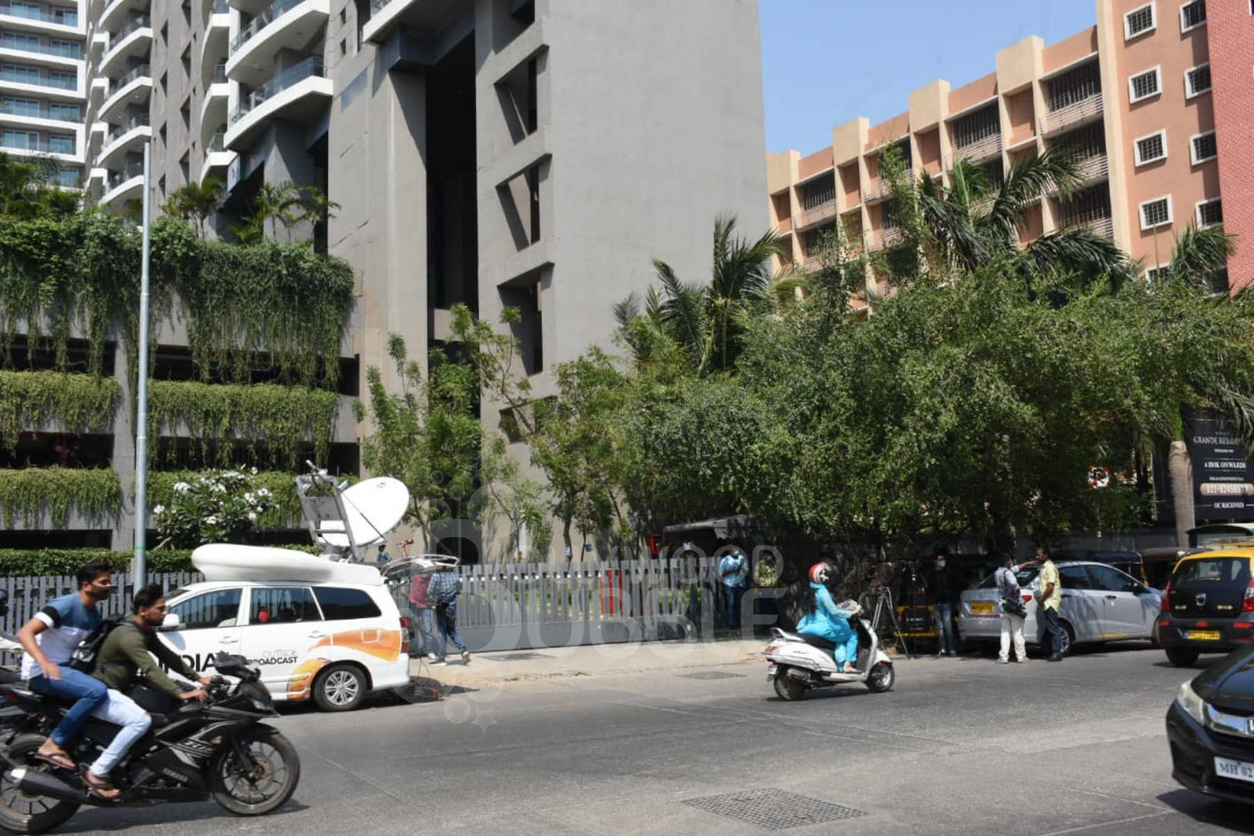 IT department raids Taapsee Pannu and Anurag Kashyap's Mumbai properties