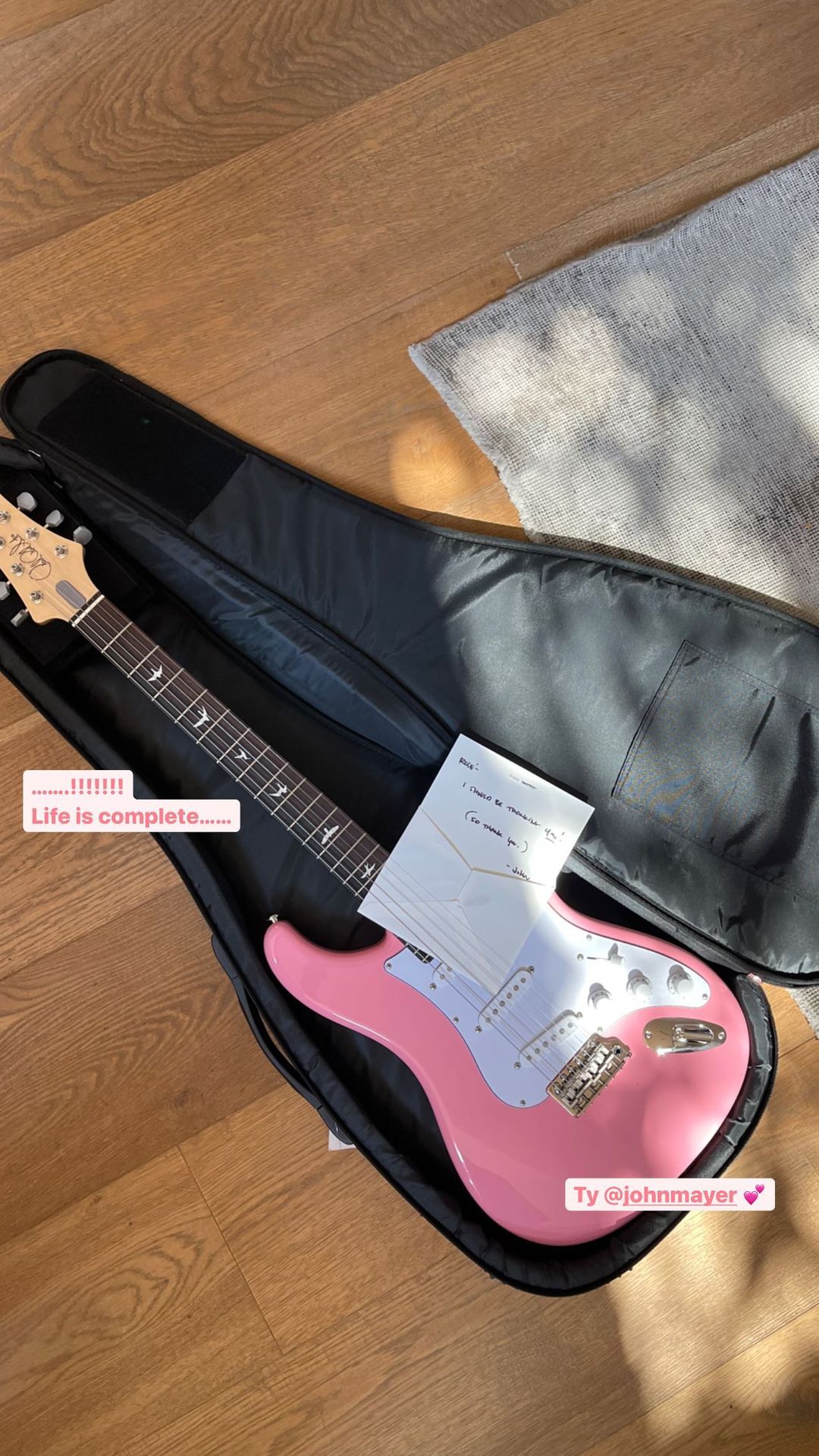 Rosé received a sweet gift from John Mayer