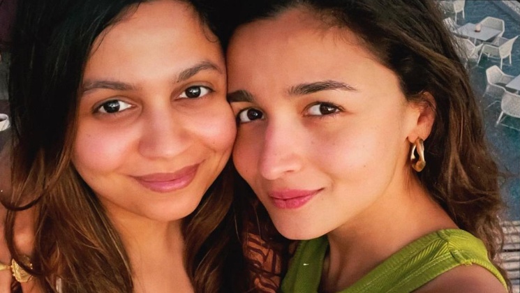 Socialpost Voice of India - This selfie of #AliaBhatt and #ShaheenBhatt  from their recent getaway is all heart. Alia Bhatt | Facebook