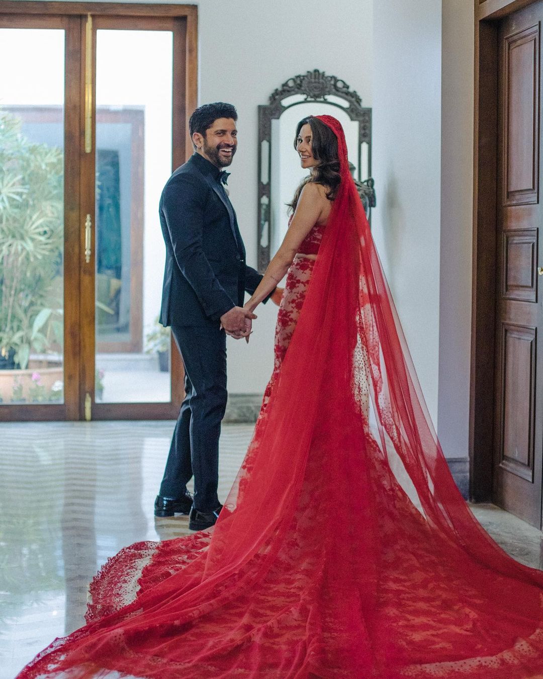 Farhan Akhtar, Shibani Dandekar wedding, Shibani Dandekar wedding gown