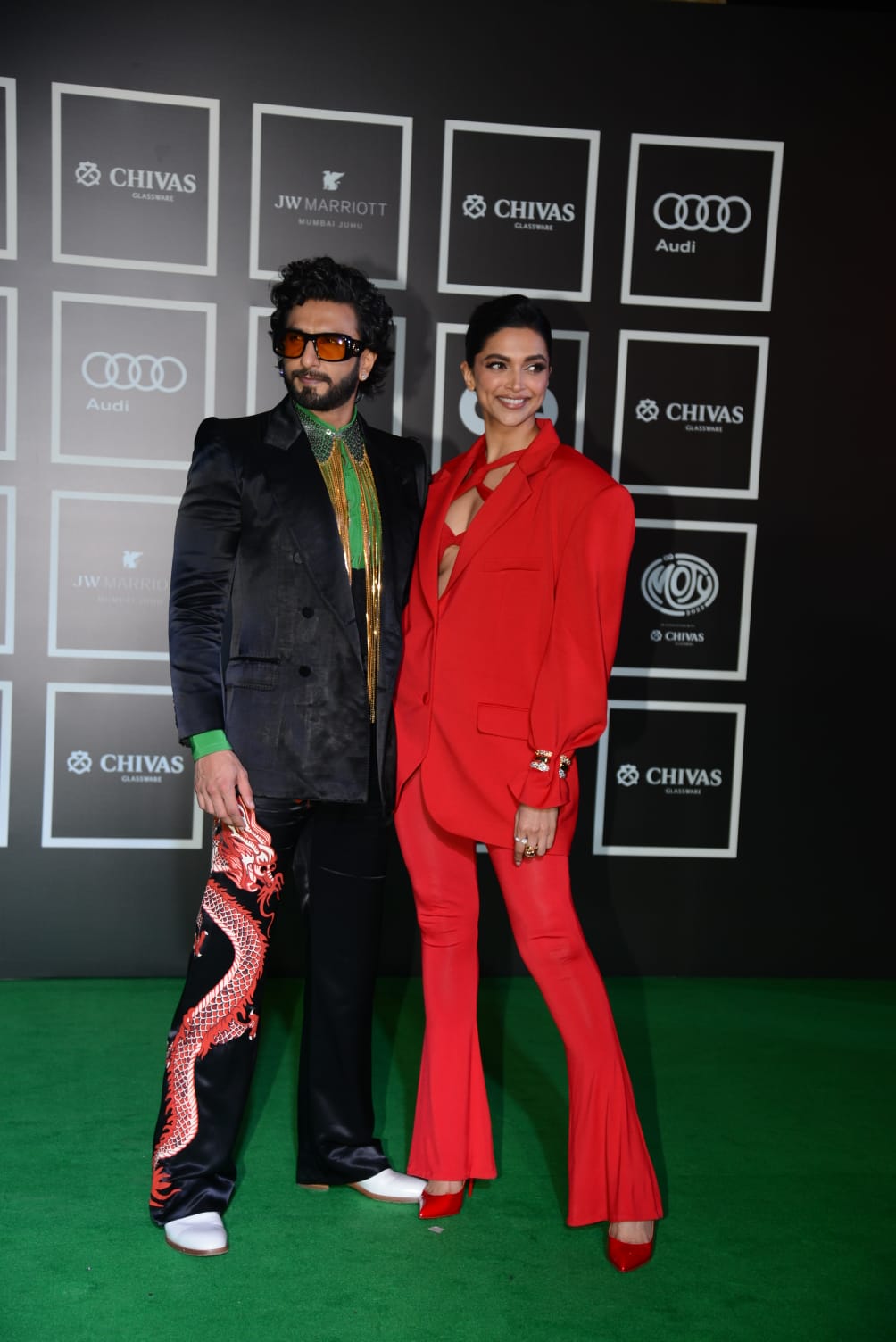 Ranveer Singh in Gucci and Deepika Padukone in Jacquemus : r