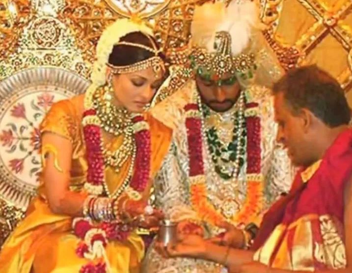 Aishwarya-Rai-Bachchan-and-Abhishek-Bachchan-wedding-picture