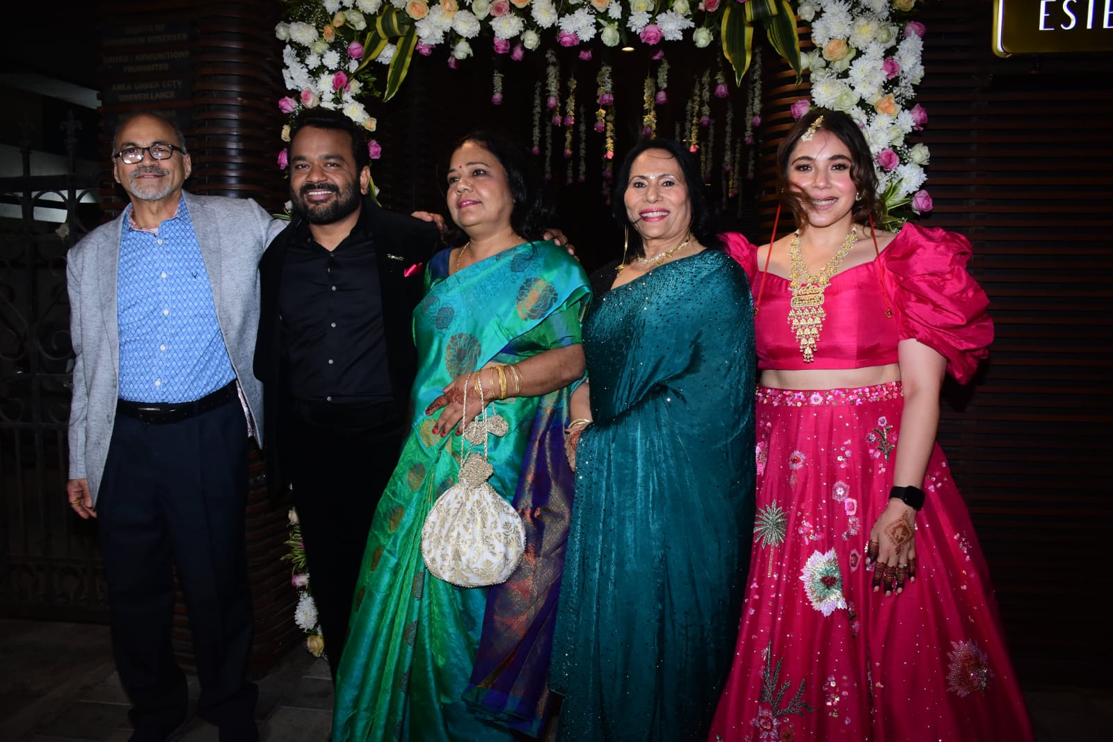 Maanvi-Gagroo-Kumar-Varun-pose-with-family