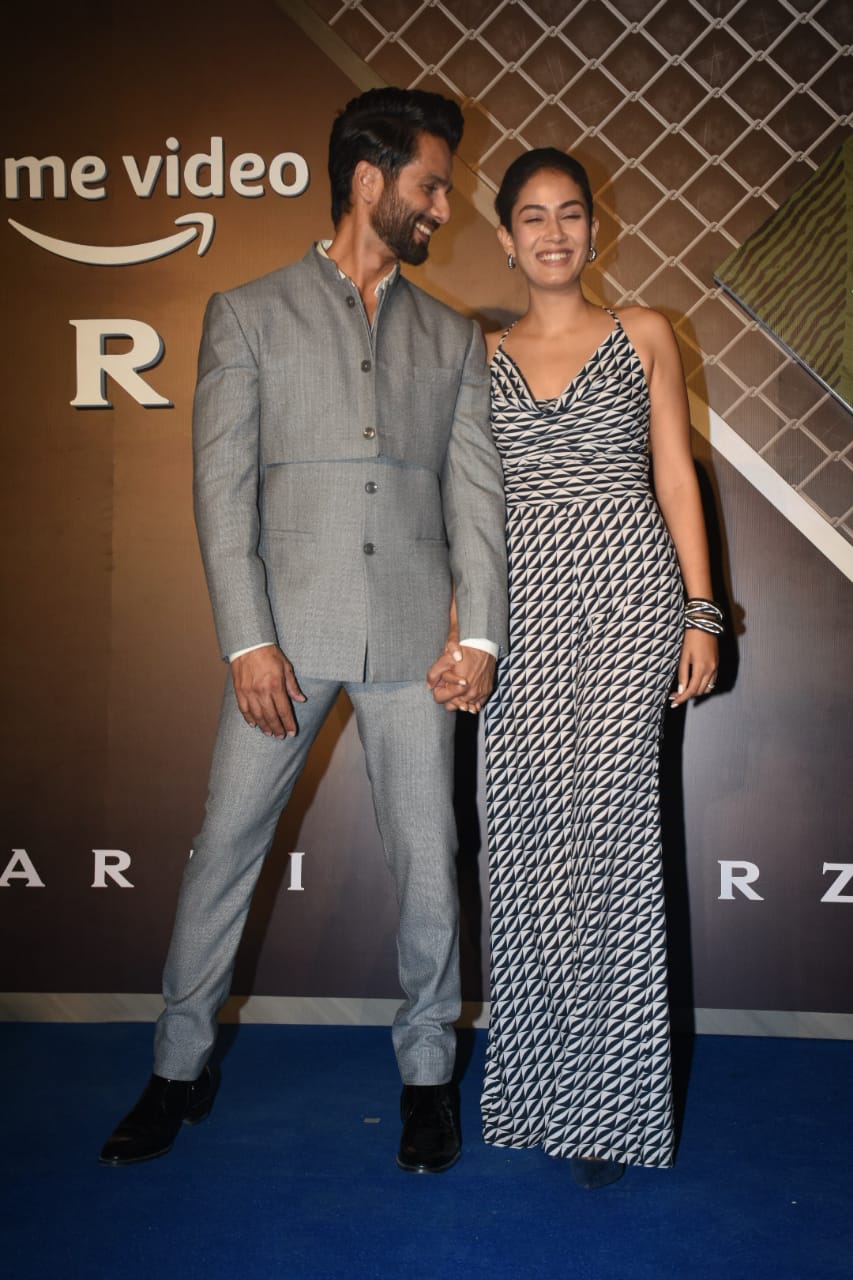 Shahid-and-Mira-pose-for-photos